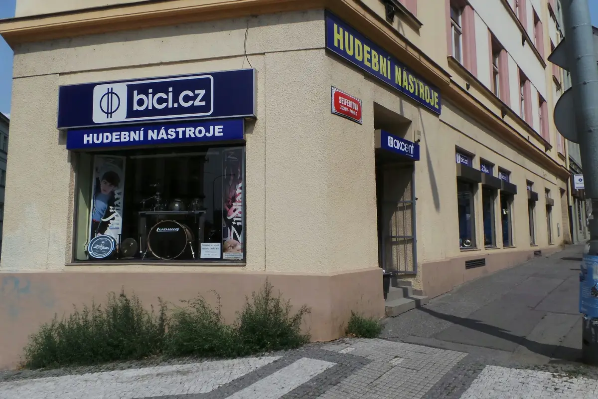 Akcent hudební nástroje